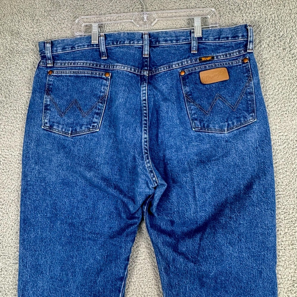 Wrangler 13MWZ Jeans Mens 40 Medium Wash Blue Cowboy Cut Straight Regular 40x30‎ - Picture 6 of 13